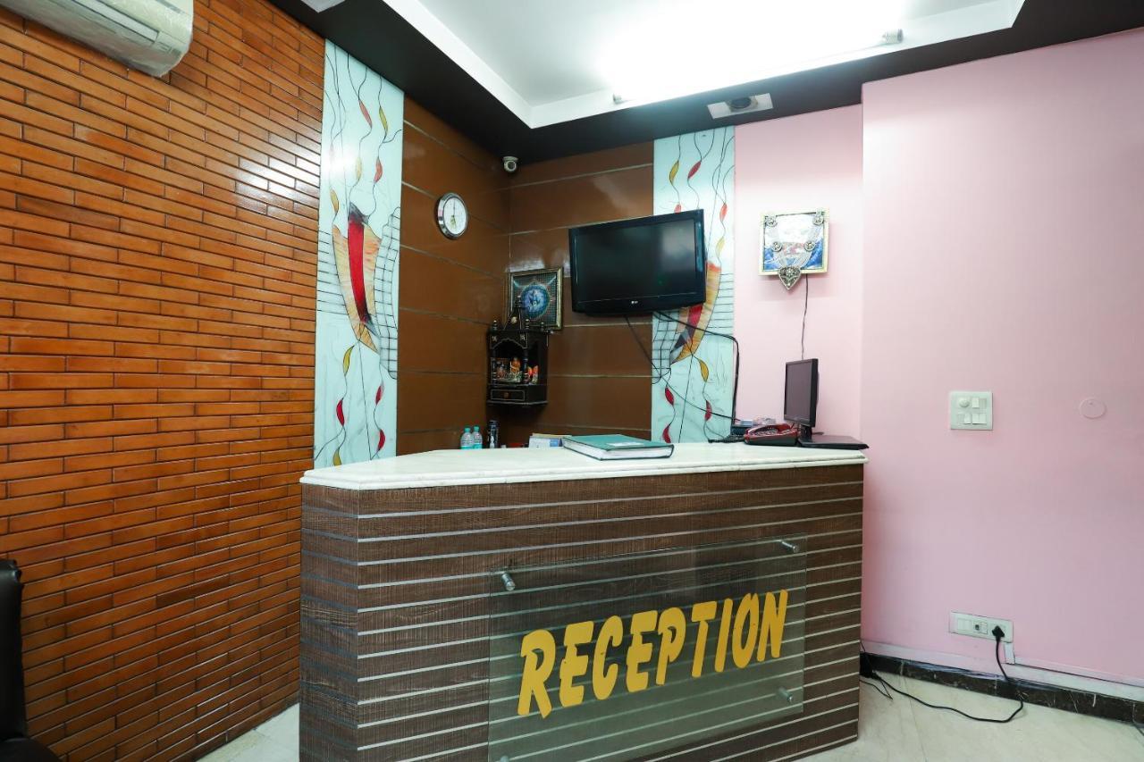 Hotel O J P Inn Near Patel Nagar Metro Station Нью-Дели Экстерьер фото