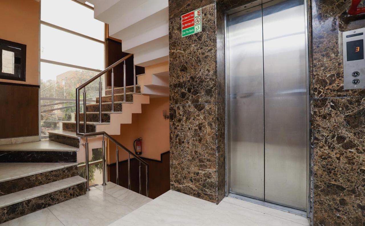 Hotel O J P Inn Near Patel Nagar Metro Station Нью-Дели Экстерьер фото