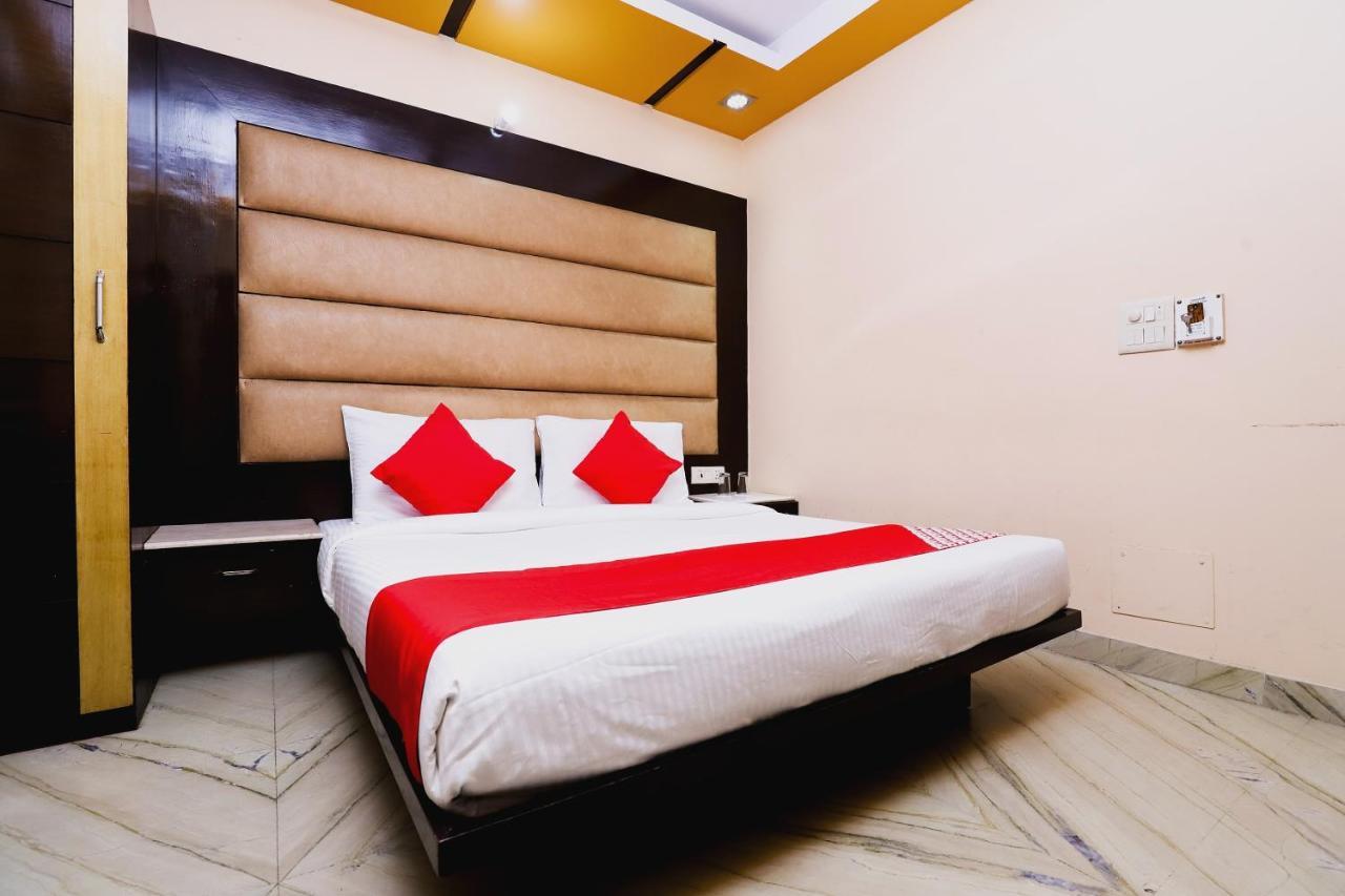 Hotel O J P Inn Near Patel Nagar Metro Station Нью-Дели Экстерьер фото