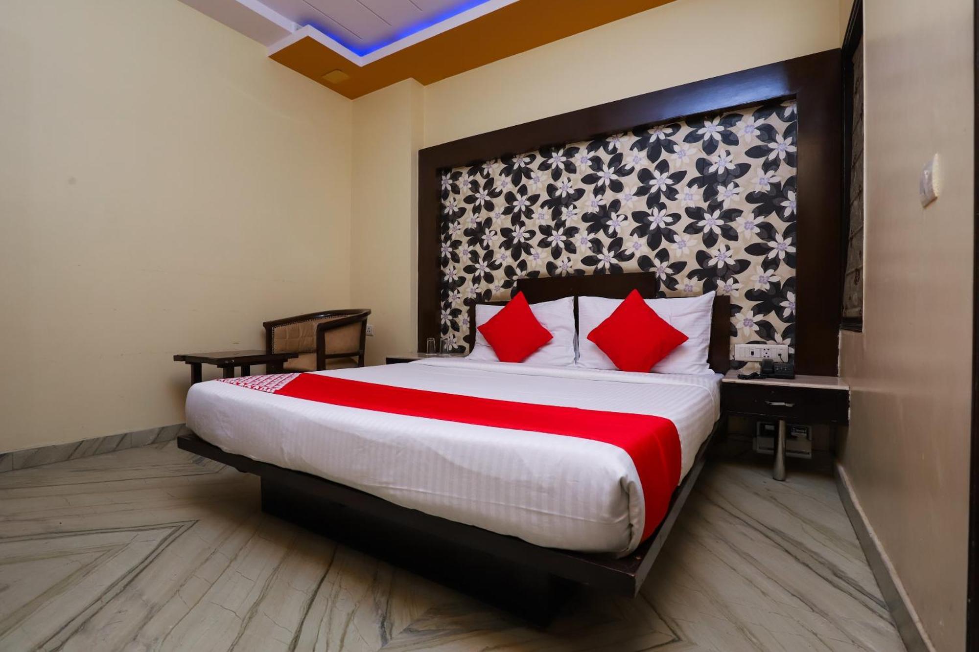 Hotel O J P Inn Near Patel Nagar Metro Station Нью-Дели Экстерьер фото