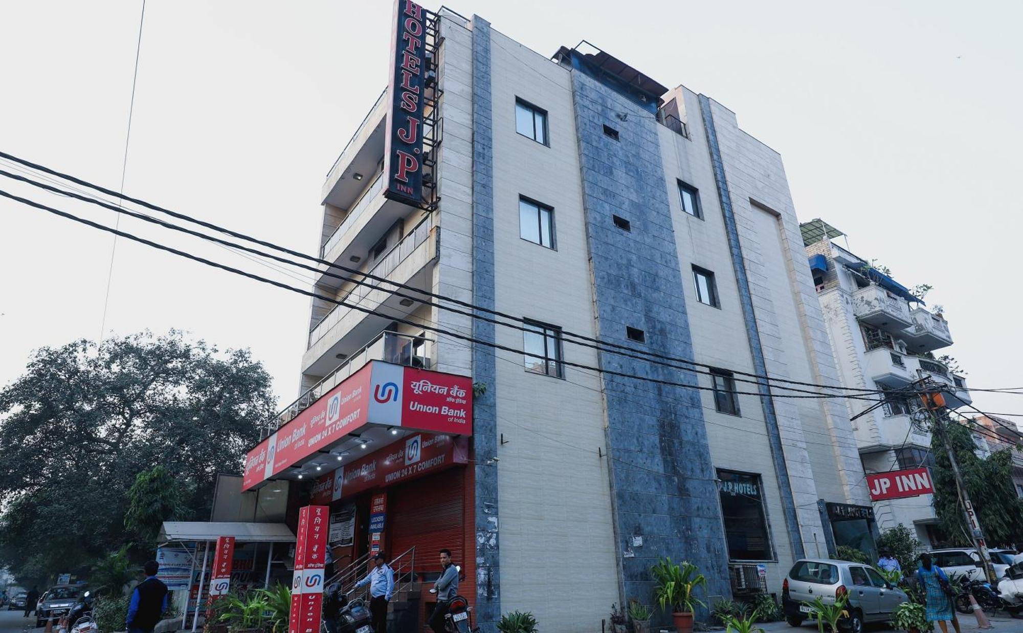 Hotel O J P Inn Near Patel Nagar Metro Station Нью-Дели Экстерьер фото