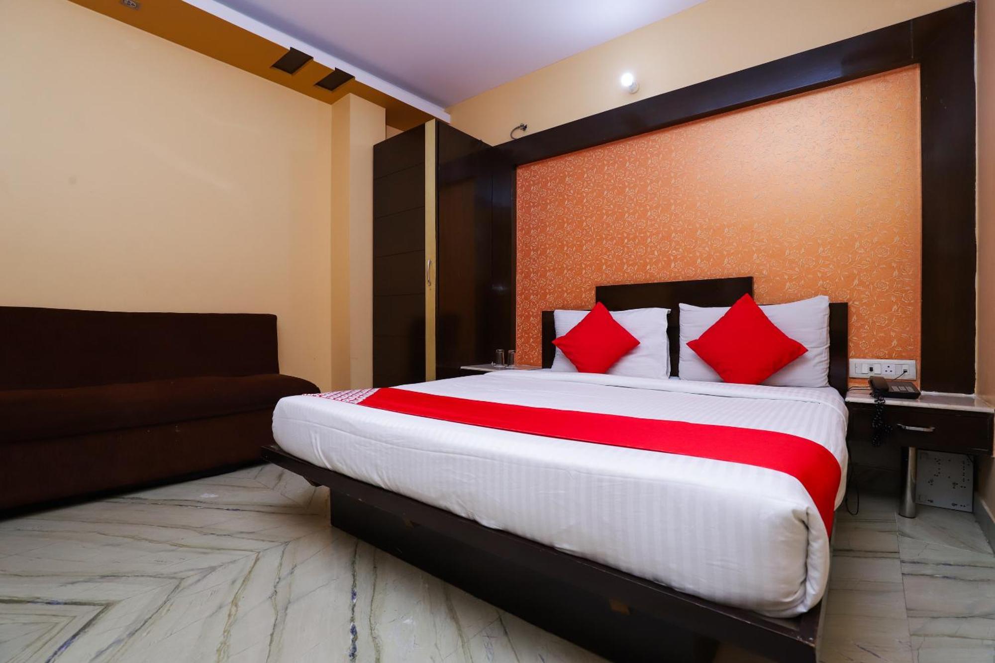 Hotel O J P Inn Near Patel Nagar Metro Station Нью-Дели Экстерьер фото