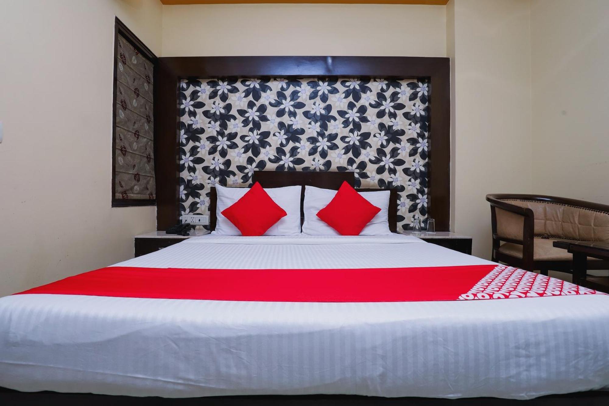 Hotel O J P Inn Near Patel Nagar Metro Station Нью-Дели Экстерьер фото