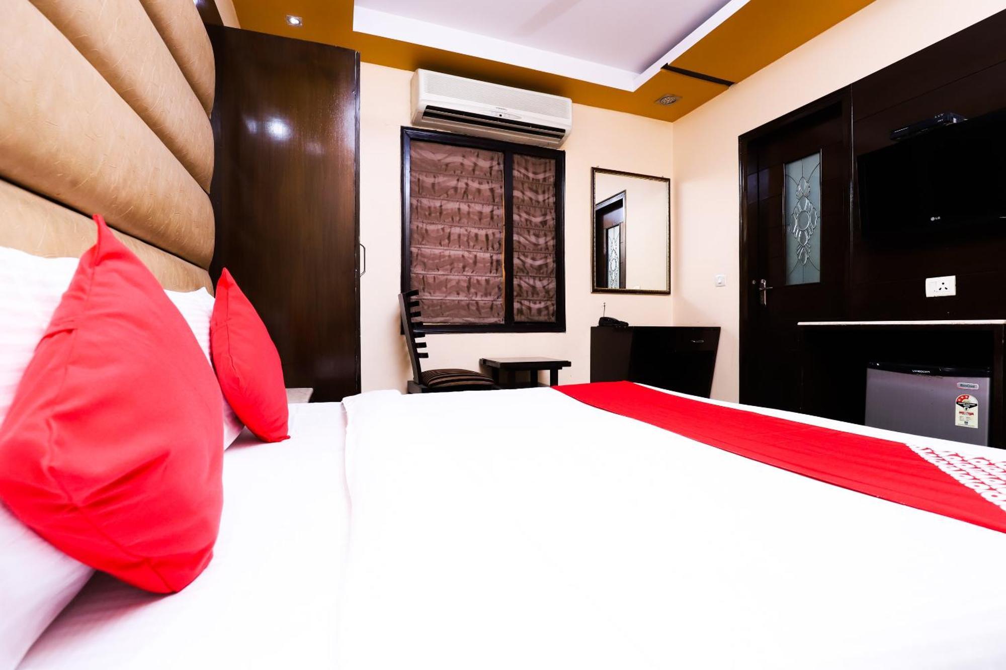 Hotel O J P Inn Near Patel Nagar Metro Station Нью-Дели Экстерьер фото