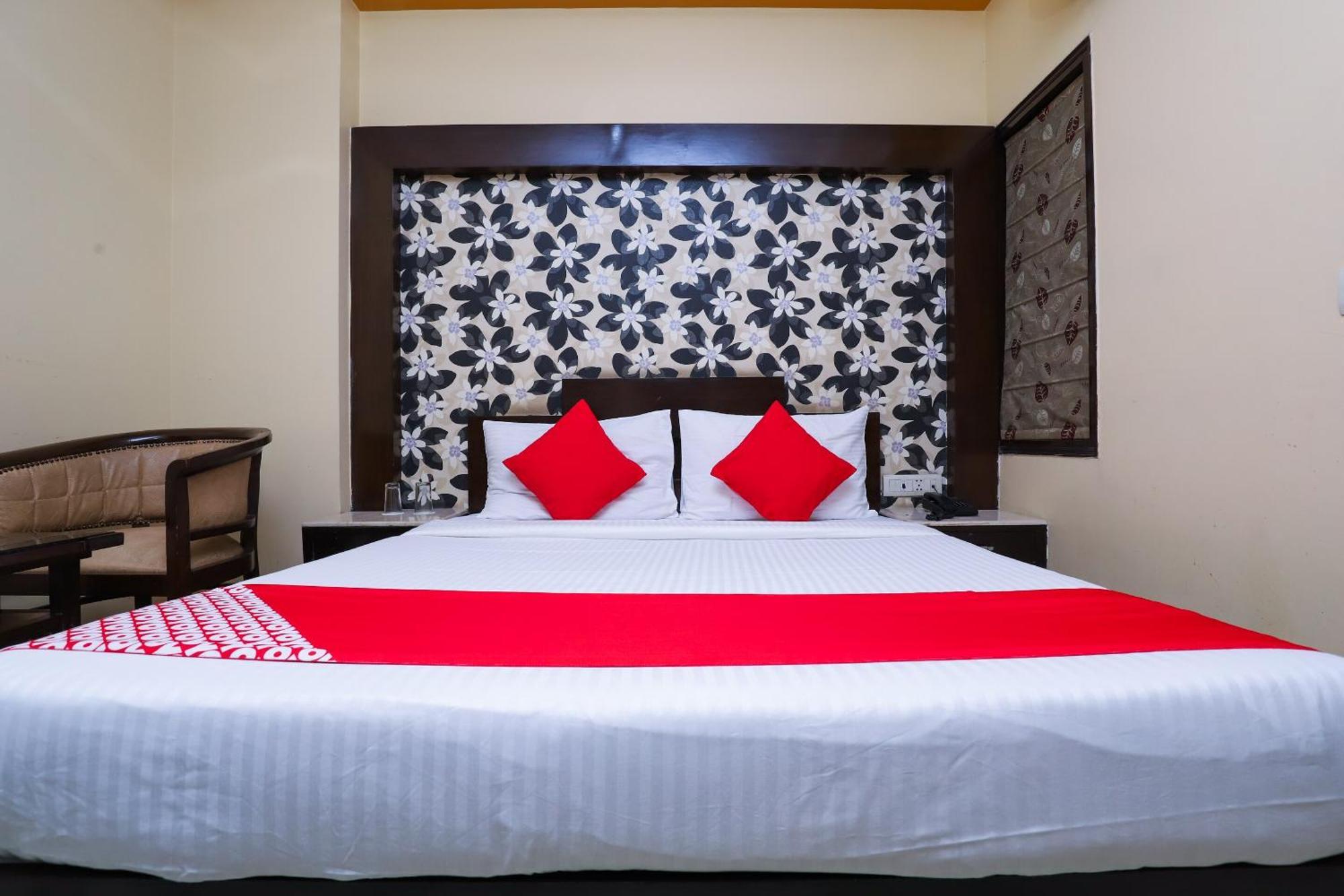 Hotel O J P Inn Near Patel Nagar Metro Station Нью-Дели Экстерьер фото