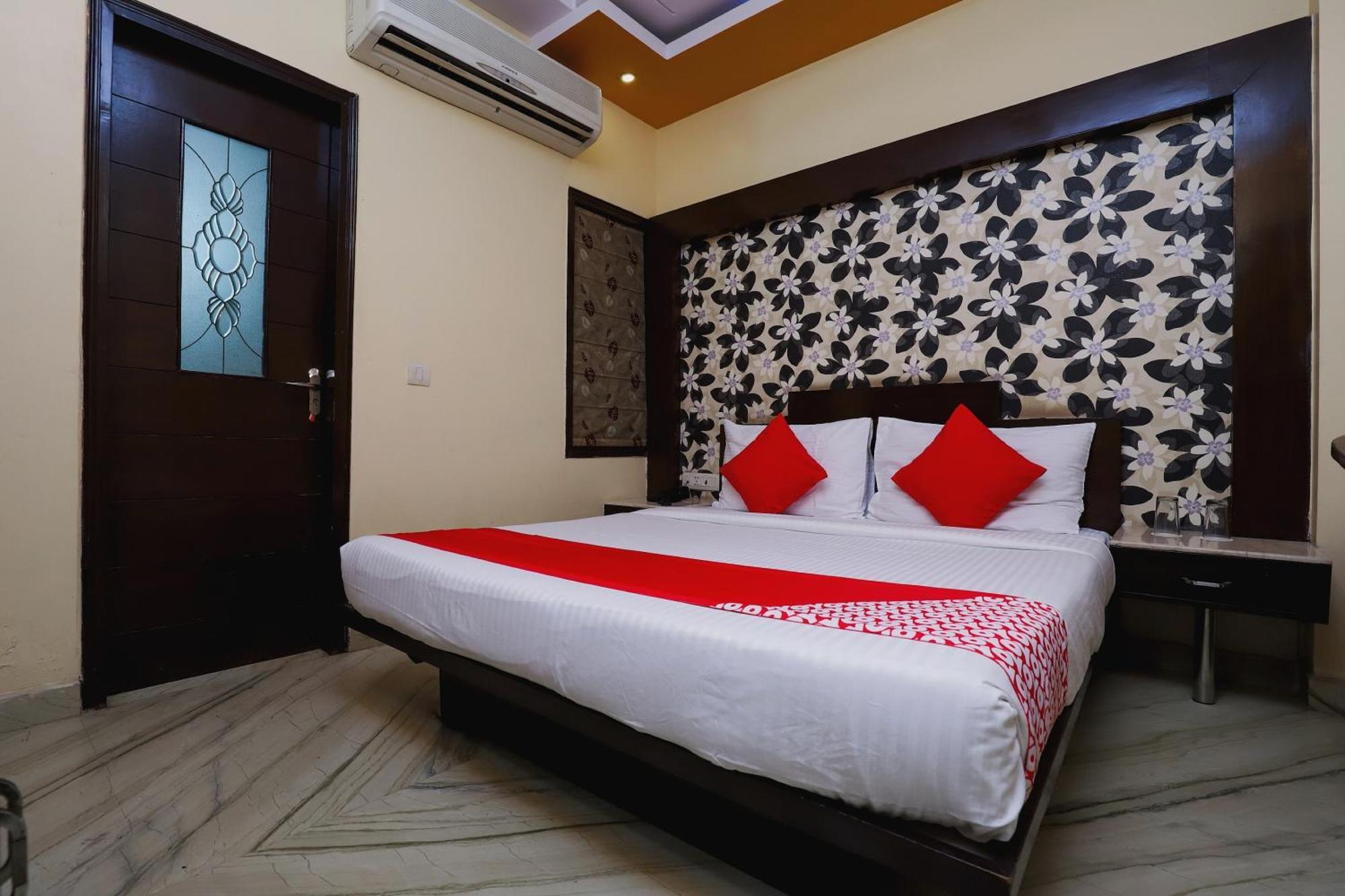 Hotel O J P Inn Near Patel Nagar Metro Station Нью-Дели Экстерьер фото