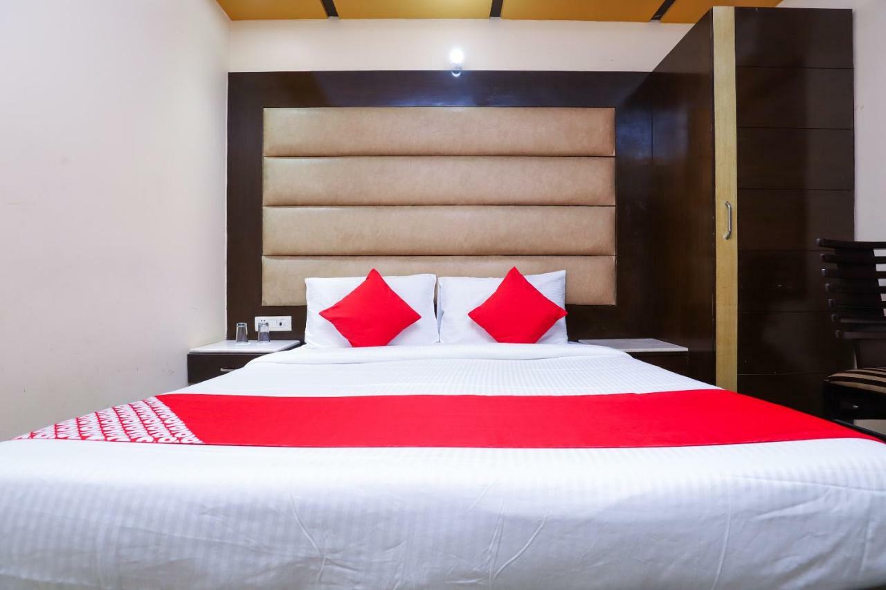 Hotel O J P Inn Near Patel Nagar Metro Station Нью-Дели Экстерьер фото